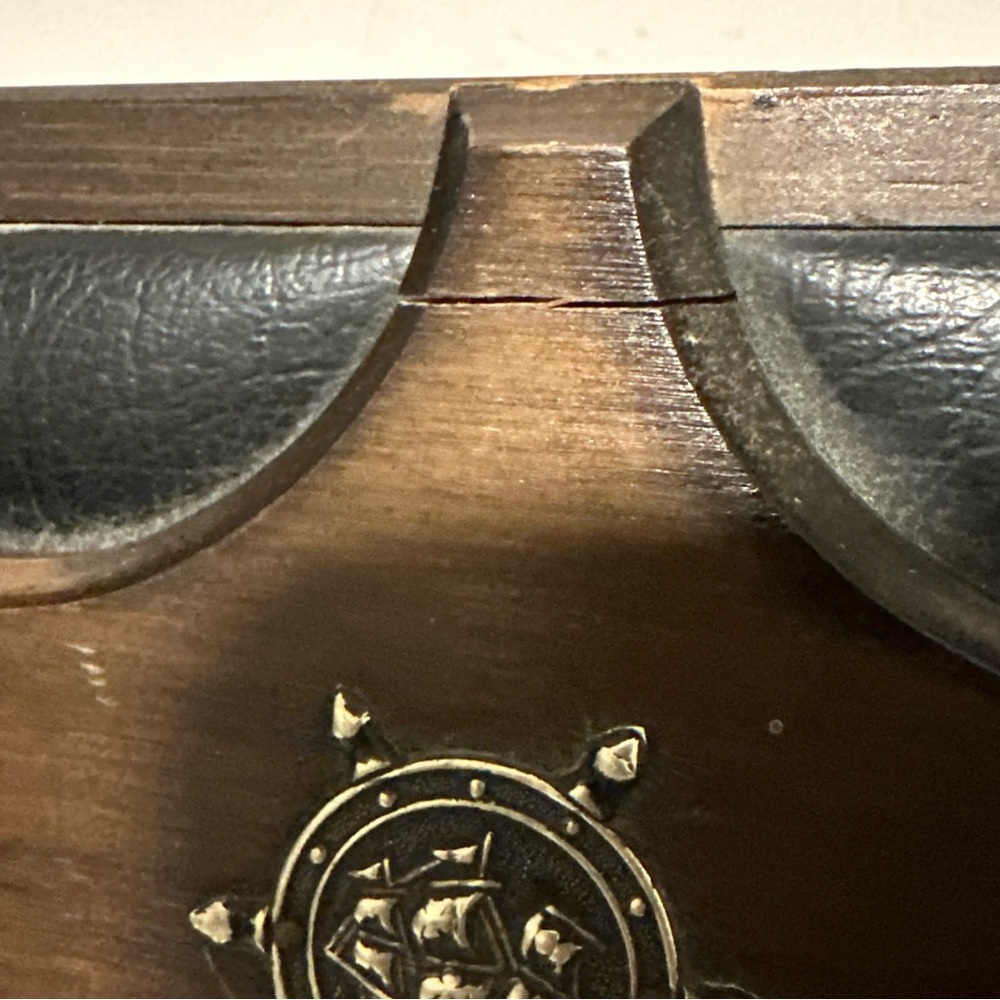 Wooden pirates chest jewelry Box sailboat/ sailboat wheel details - Picture 16 of 16